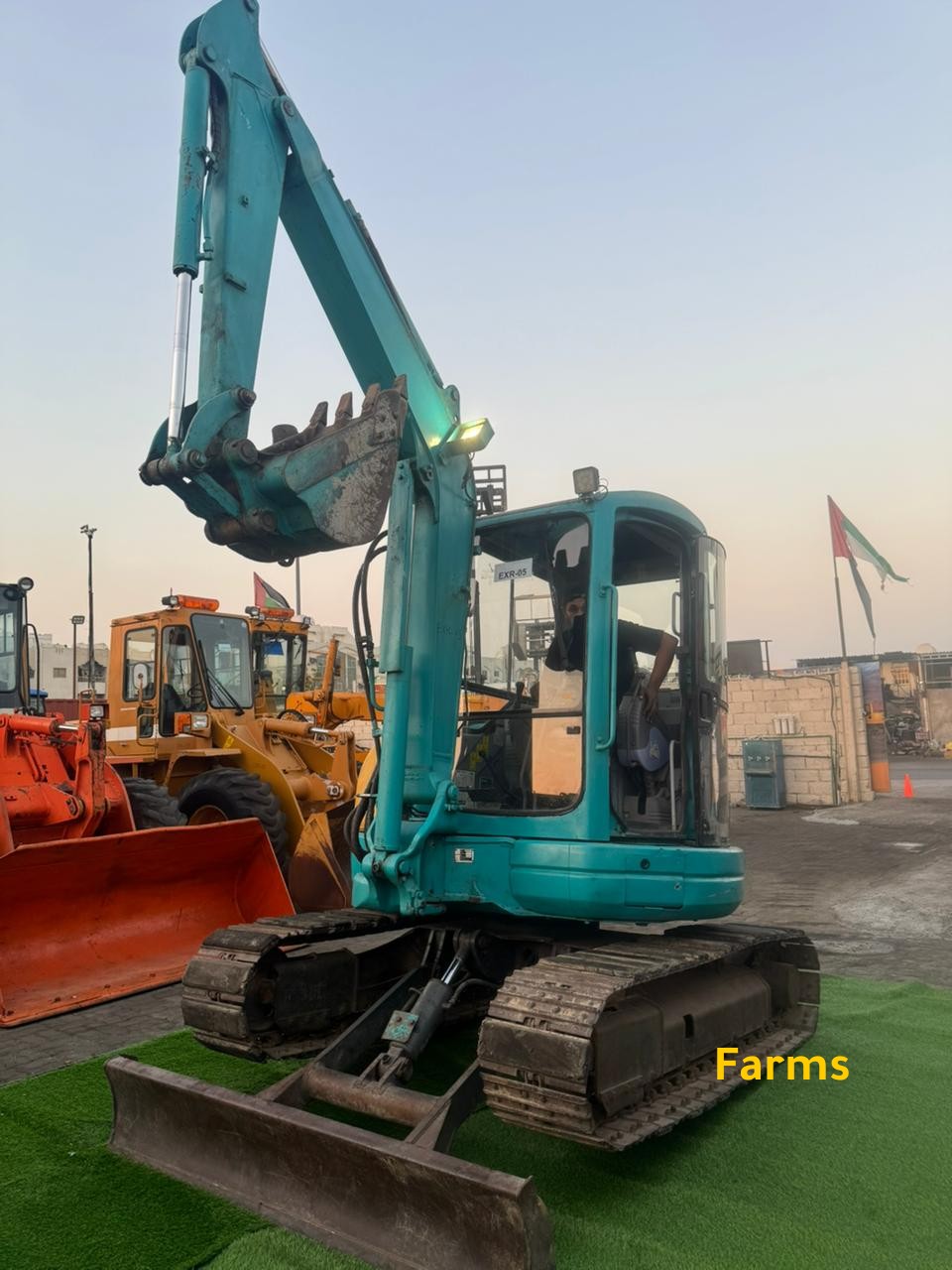 🚜 حفار كوماتسو PC40-1 – الأداء الياباني في م